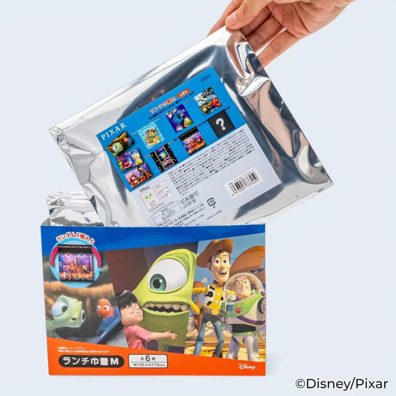 ブラインドBOXの開封シーンとピクサーキャラクターのランチ巾着