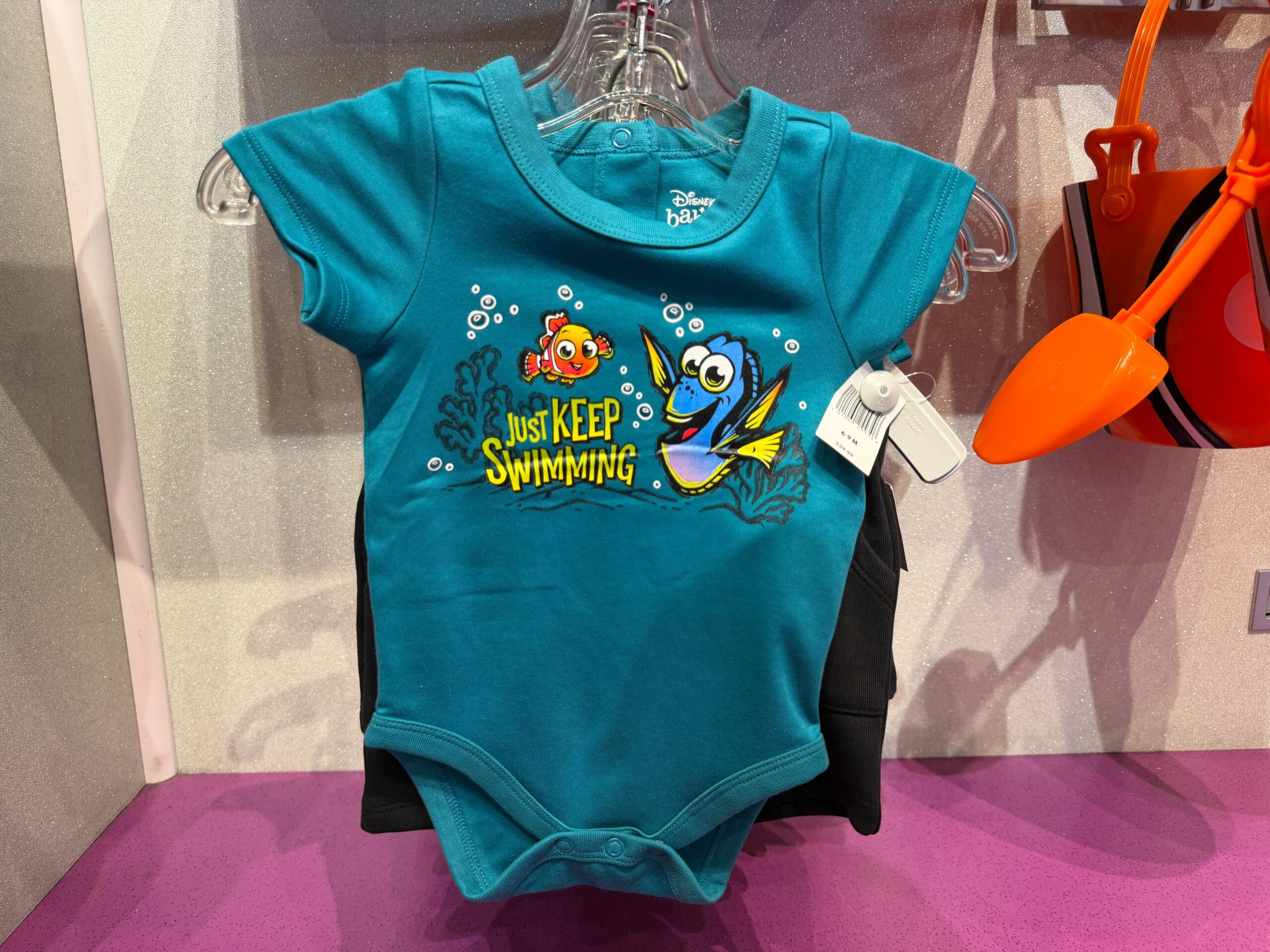 ターコイズブルーの赤ちゃん用ロンパース