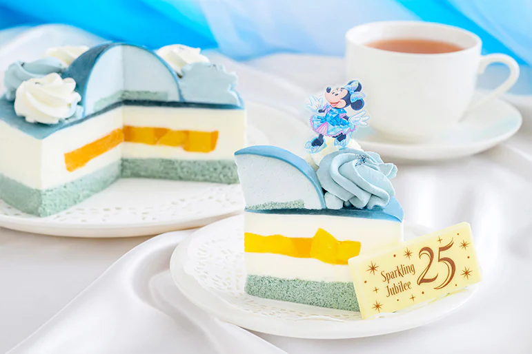 ケーキの断面とミッキーピック