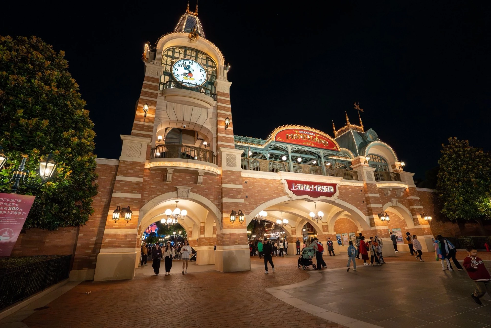 上海ディズニーランドの夜景