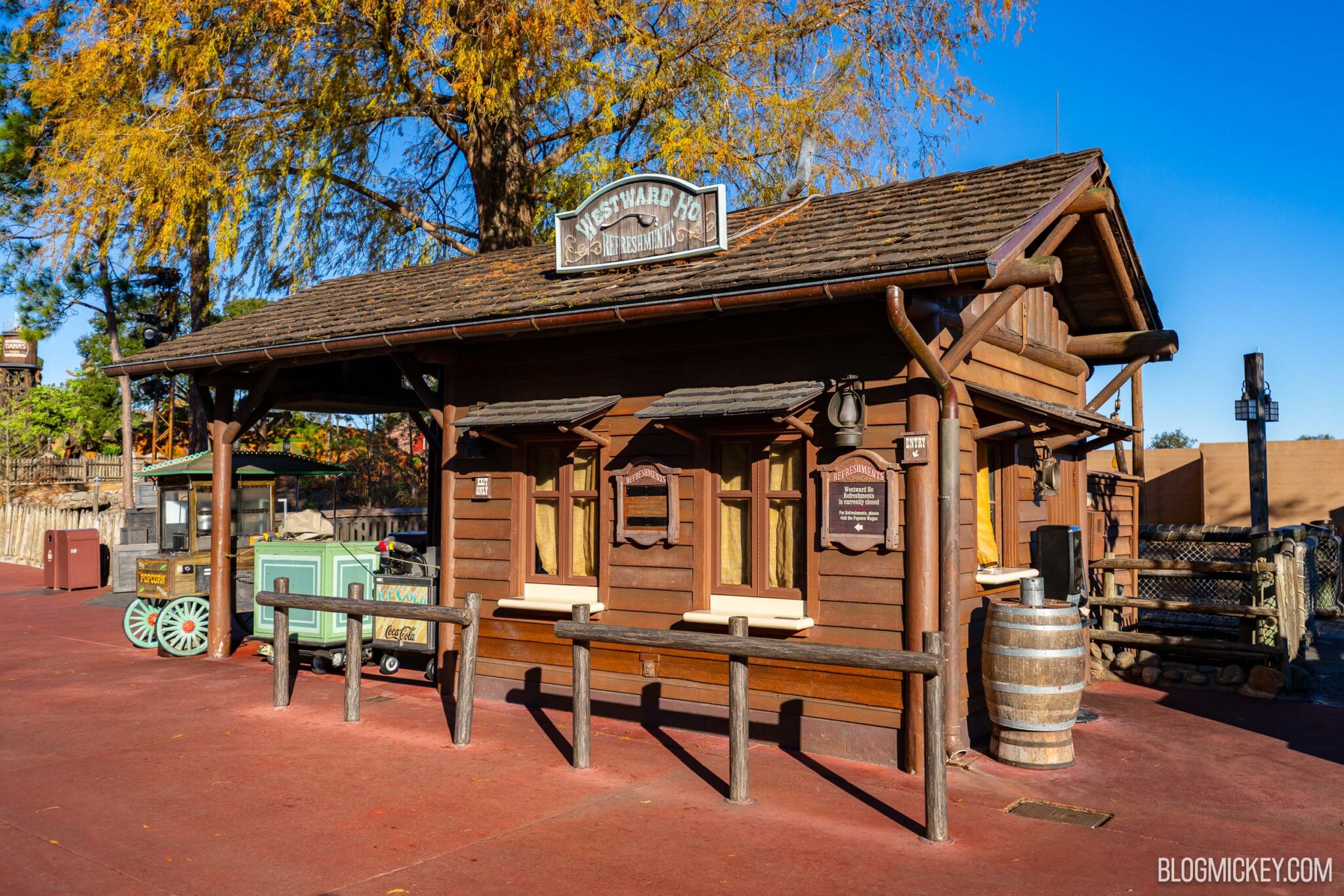 ウェストワード・ホーのスナックスタンド