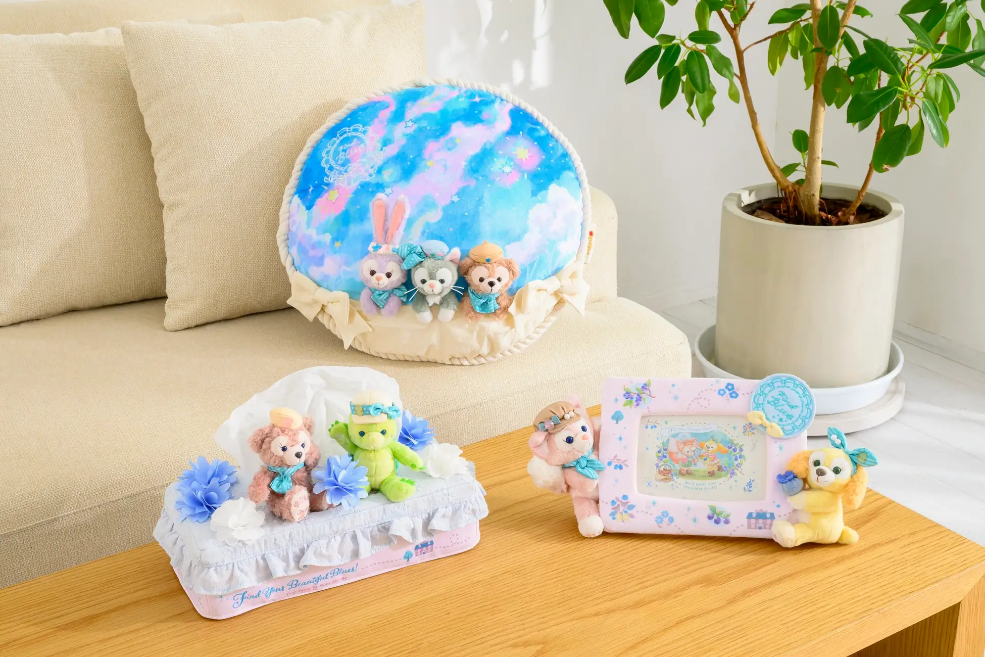 クッションとフォトスタンド、ティッシュボックスカバー