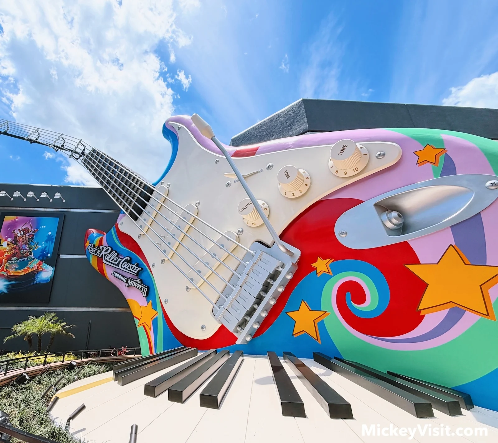 Rock 'n' Roller Coasterの巨大ギター