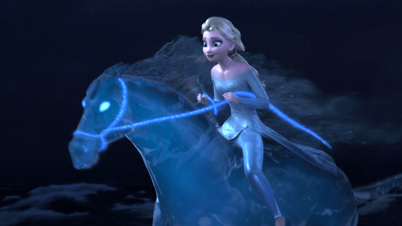 エルサが氷の馬（ノックアップ）に乗って夜の海を駆けるシーン（アナと雪の女王2より）