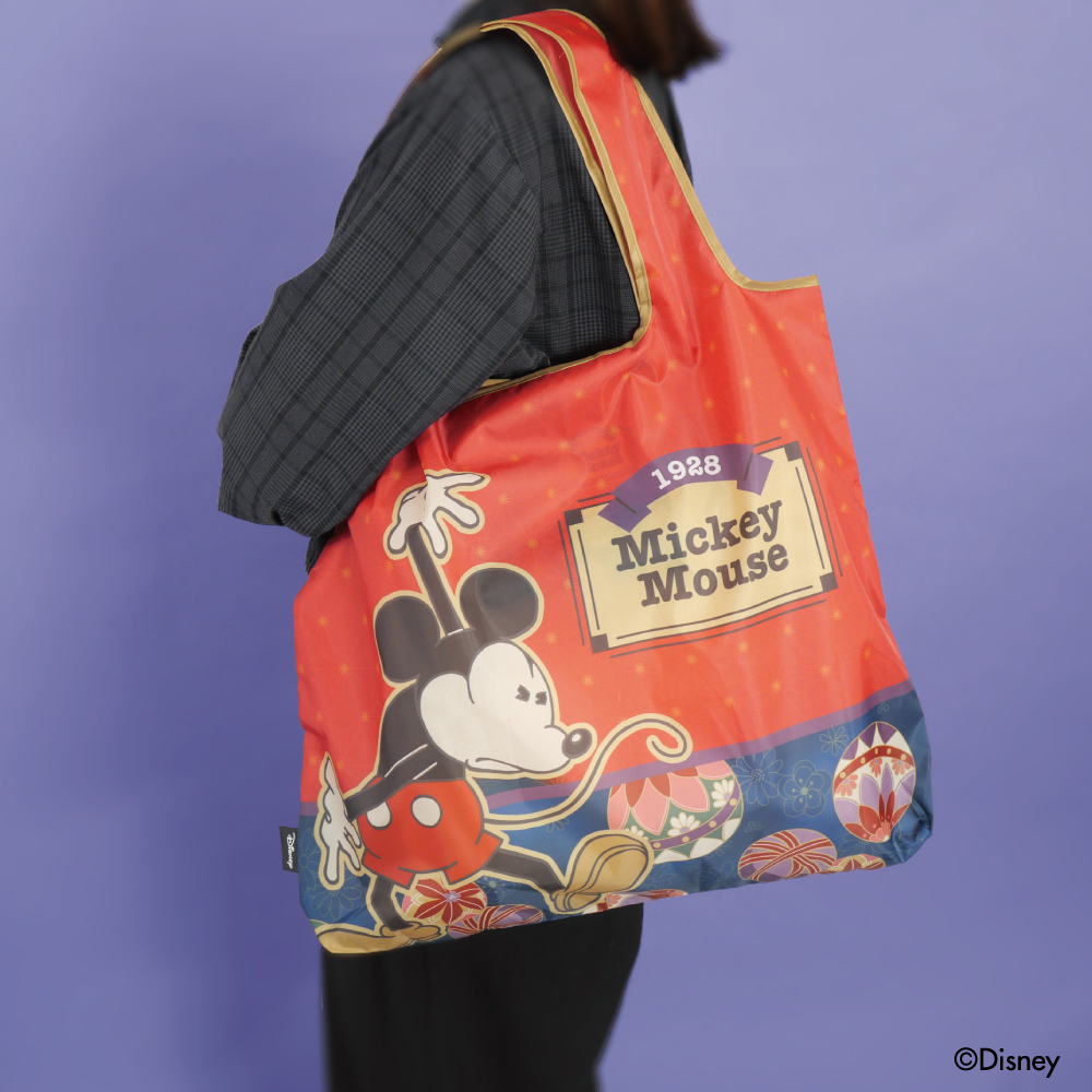 Mickey meets JAPAN エコバッグ「祝い手まり」柄 着用イメージ