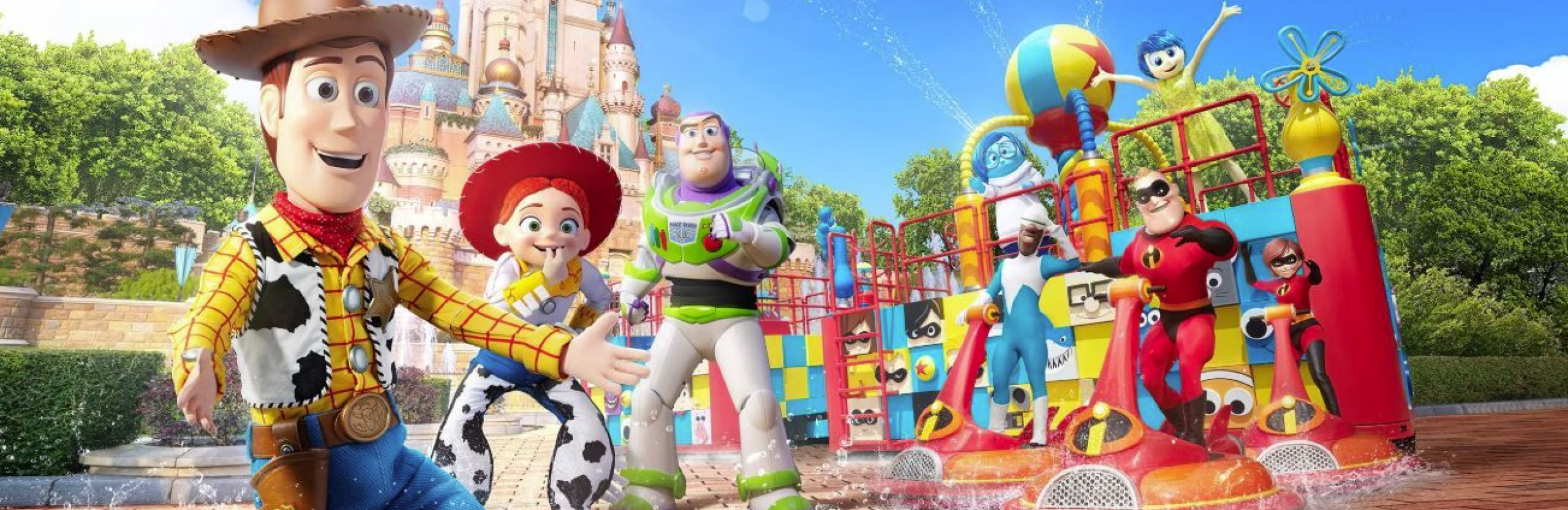 ウッディ、ジェシー、バズ・ライトイヤー、インサイド・ヘッドのキャラクターたちが集まるPixar Water Play Street Partyのイメージ