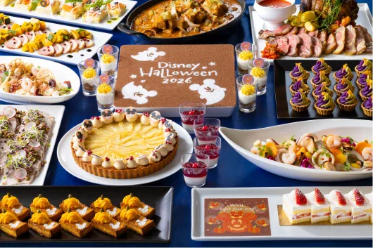 ディズニーホテルのハロウィーンスペシャルメニュー 豪華なブッフェ料理の全景