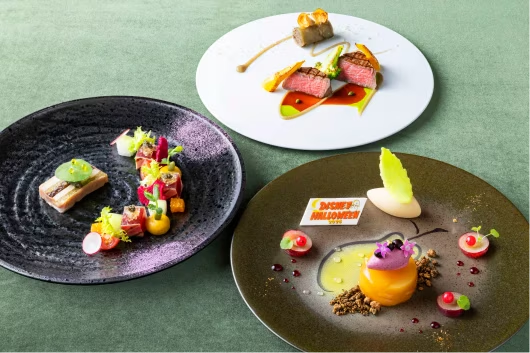 ディズニーホテルのハロウィーンスペシャルメニュー コース料理の前菜・メイン・デザート3皿