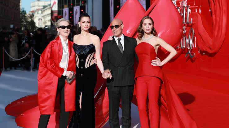 アン・ハサウェイ、メリル・ストリープ、スタンリー・トゥッチがDiorのショールームを歩く劇中シーン