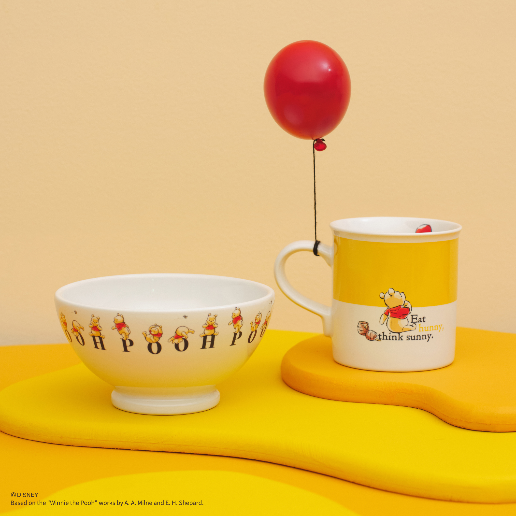 くまのプーさんデザインのボウルとマグカップ「Eat hunny, think sunny.」