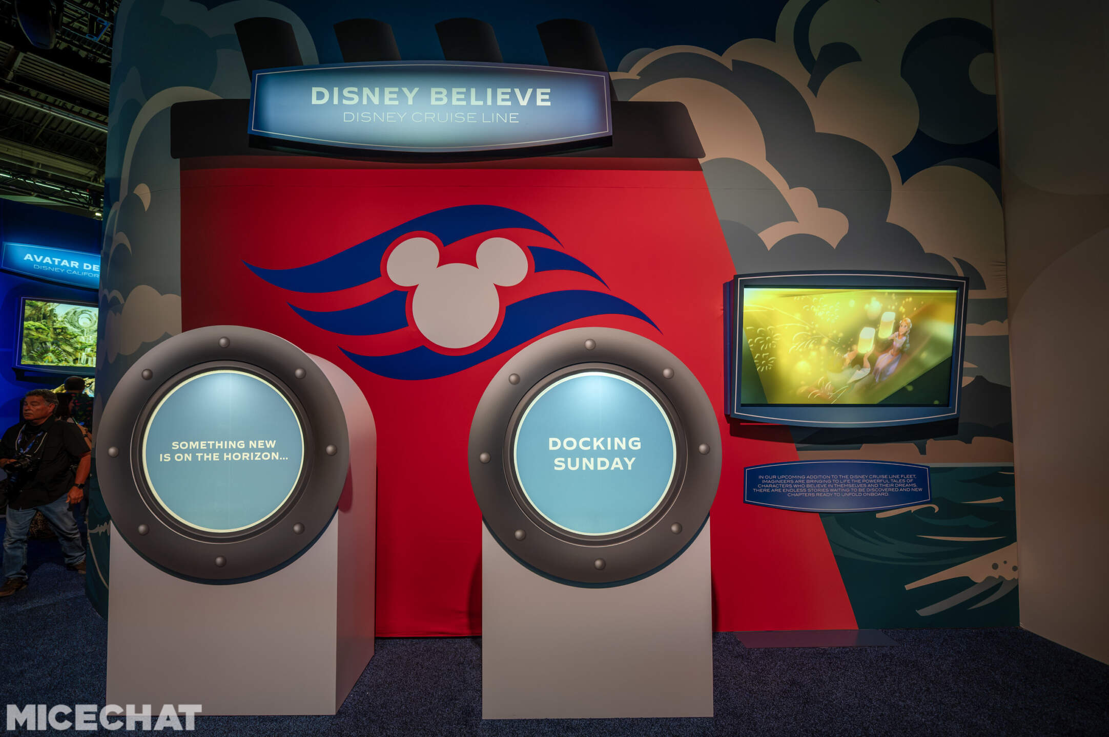 ディズニー・クルーズラインの新船ディズニー・ビリーブの告知展示ブース