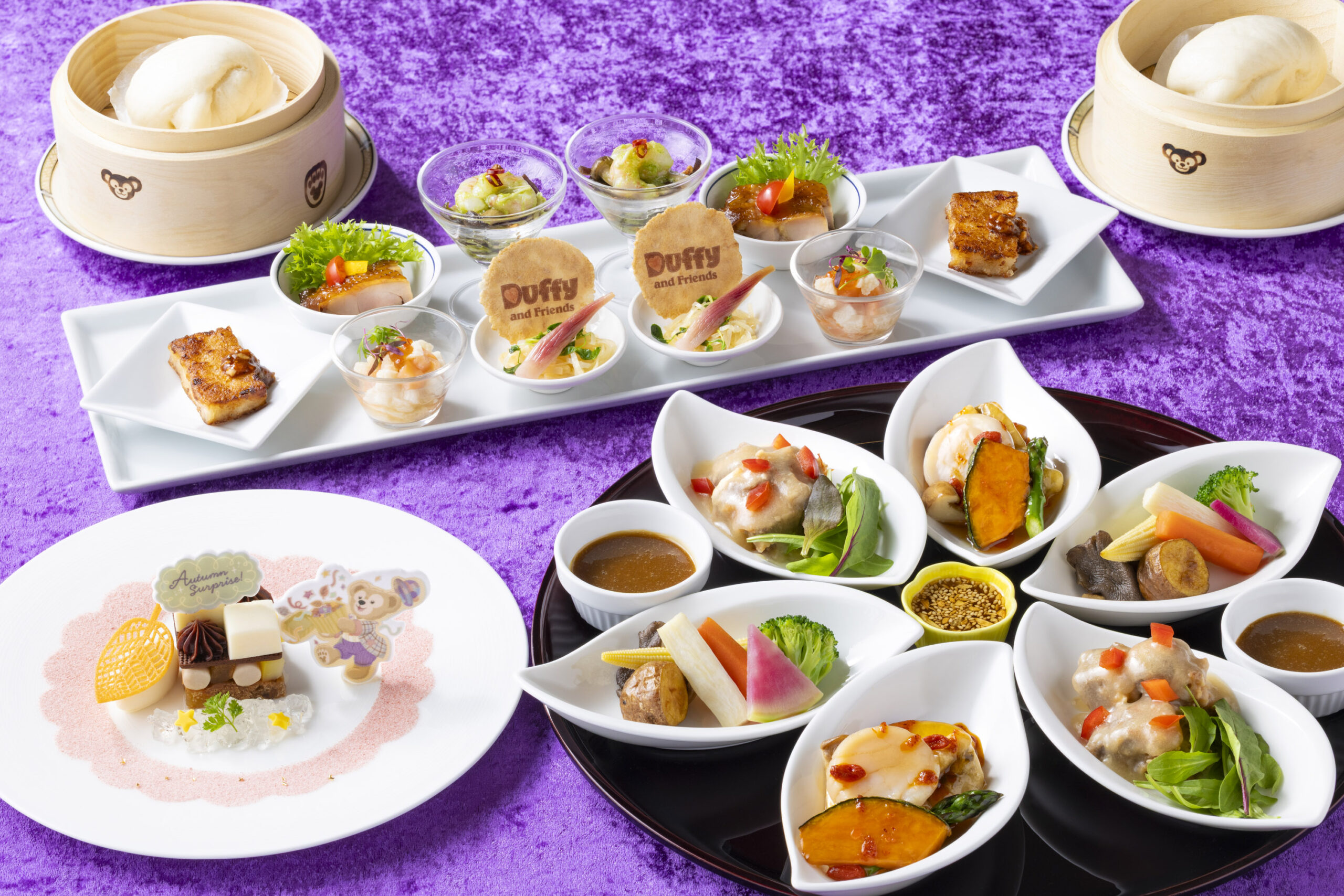 Duffy and Friendsクッキー飾りとAutumn Surprise!のデザートを含む中国料理コースのカントニーズランチ